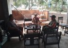 Babinsa Palasari Perkuat Komsos Bersama Kelompok Tani